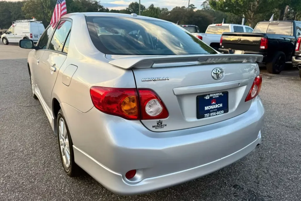 2010 Toyota Corolla photo 1