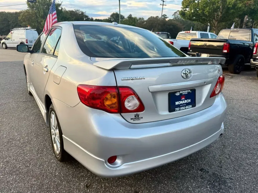 2010 Toyota Corolla photo 1