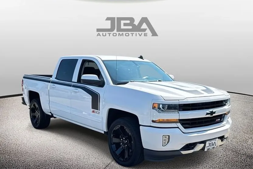 2017 Chevrolet Silverado 1500 LT photo 1