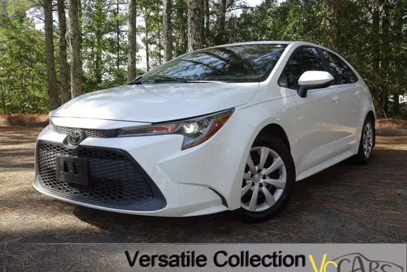 2021 Toyota Corolla LE photo 1