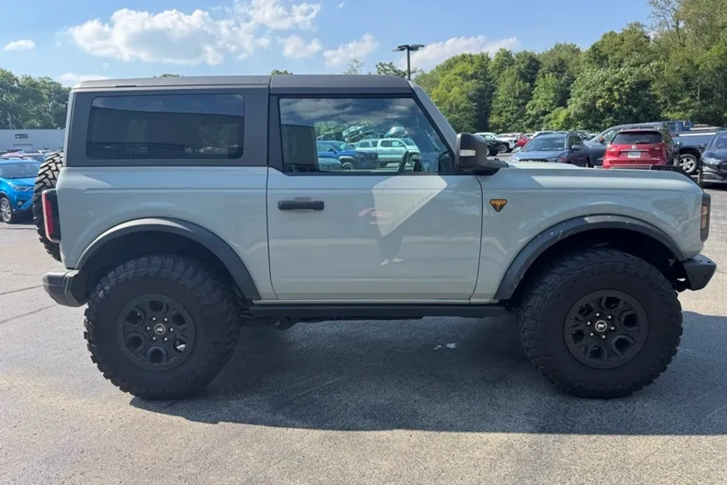 2022 Ford Bronco Badlands photo 1
