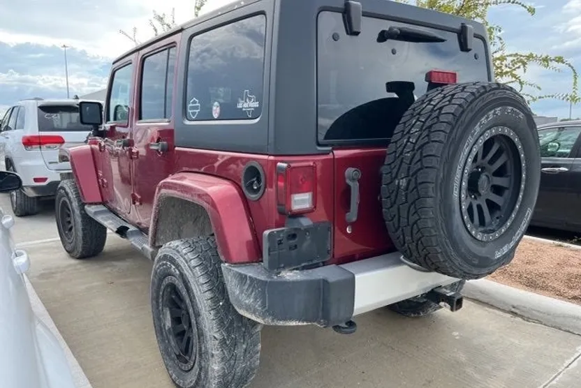 2012 Jeep Wrangler Unlimited Sahara photo 1