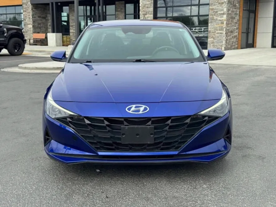 2023 Hyundai Elantra SE photo 1