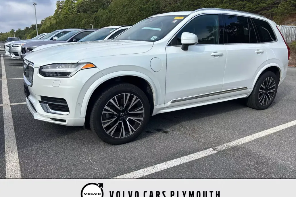 2024 Volvo XC90 T8 Plus photo 1