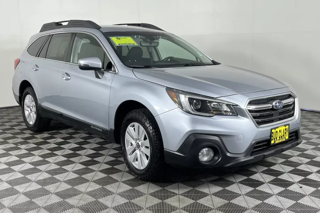2019 Subaru Outback 2.5i Premium photo 1