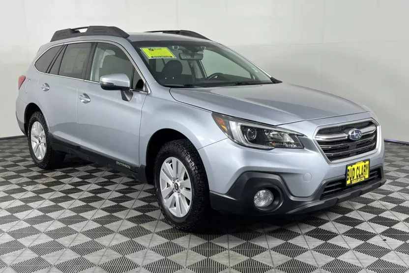 2019 Subaru Outback 2.5i Premium photo 1