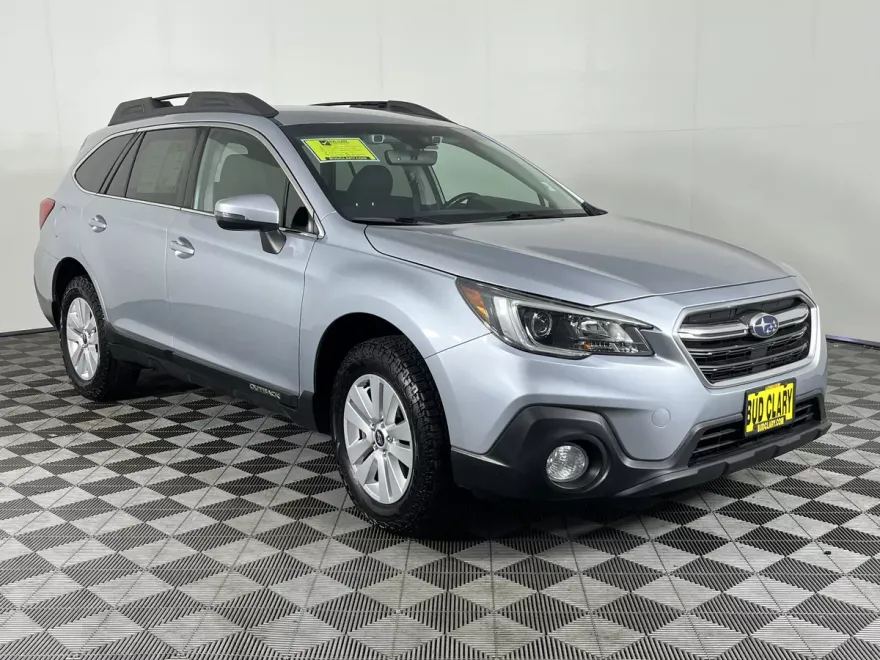 2019 Subaru Outback 2.5i Premium photo 1