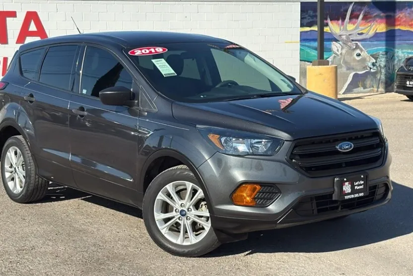 2019 Ford Escape S photo 1