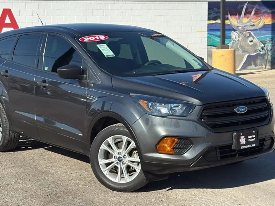 2019 Ford Escape S photo 1