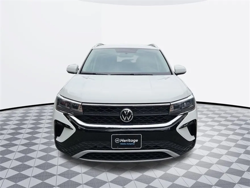 2022 Volkswagen Taos SE photo 1
