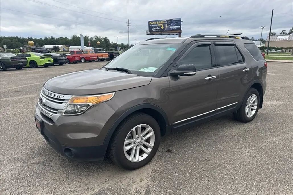 2015 Ford Explorer XLT photo 1