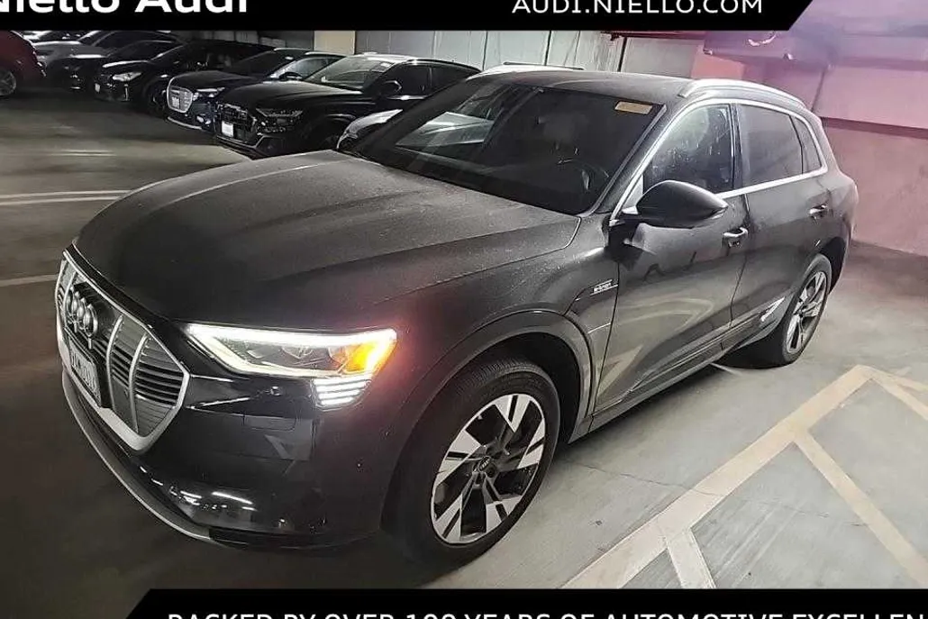 2022 Audi e-tron Premium Plus photo 1
