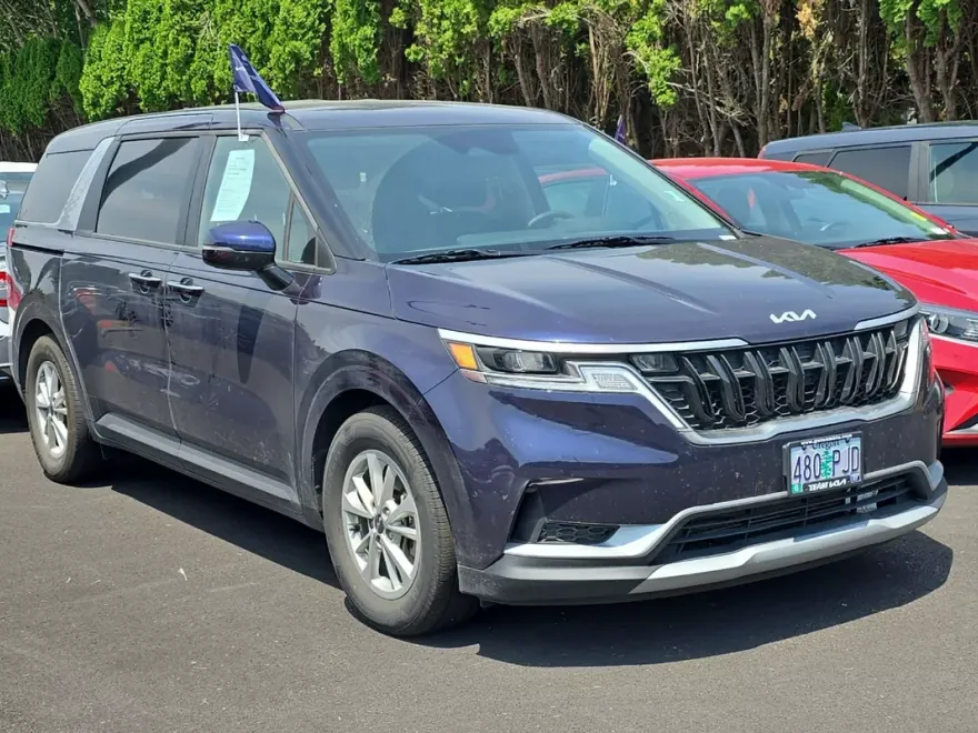 2024 Kia Carnival LX photo 1