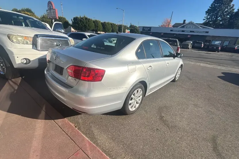 2013 Volkswagen Jetta 2.5L photo 1