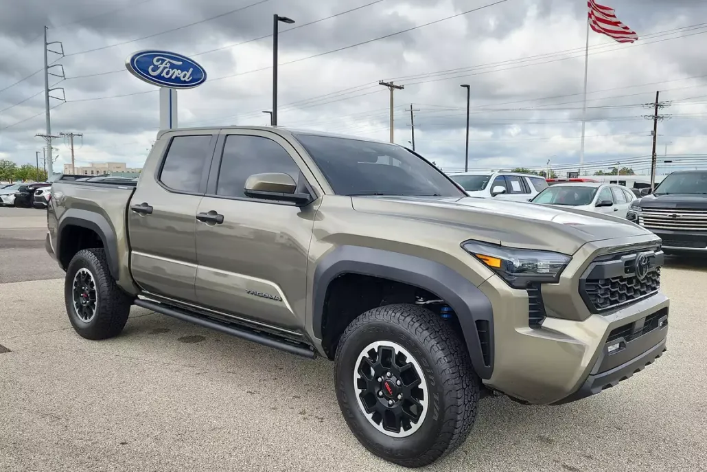 2025 Toyota Tacoma SR5 photo 1