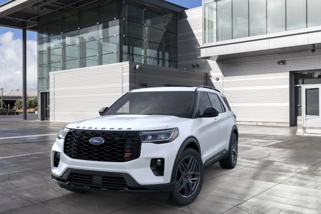 2025 Ford Explorer ST photo 1