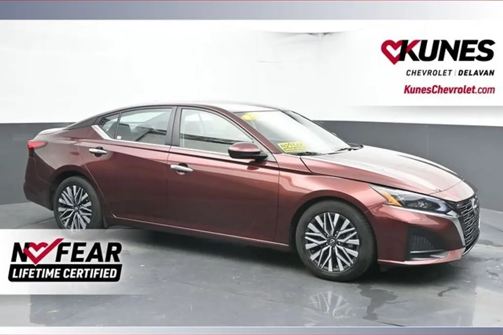 2023 Nissan Altima 2.5 SV photo 1