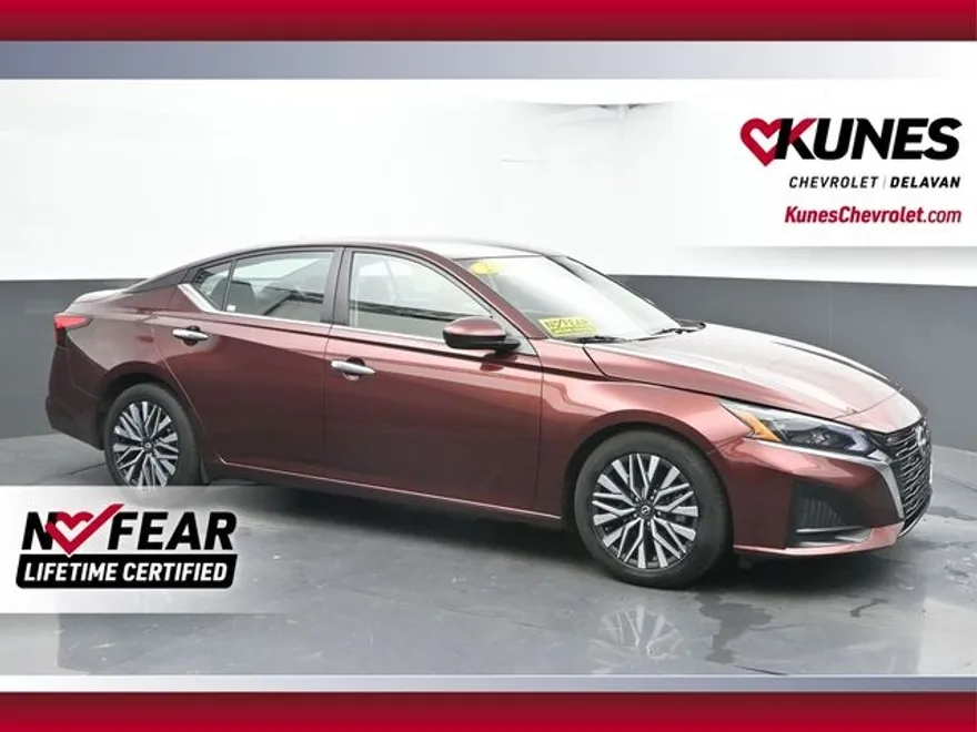 2023 Nissan Altima 2.5 SV photo 1