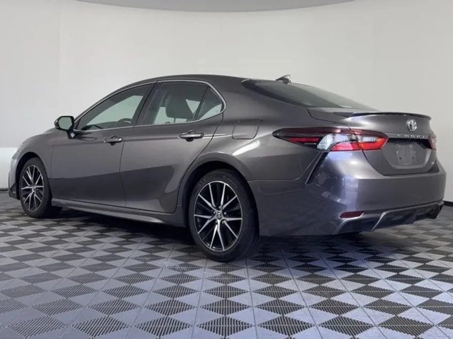 2023 Toyota Camry SE photo 1