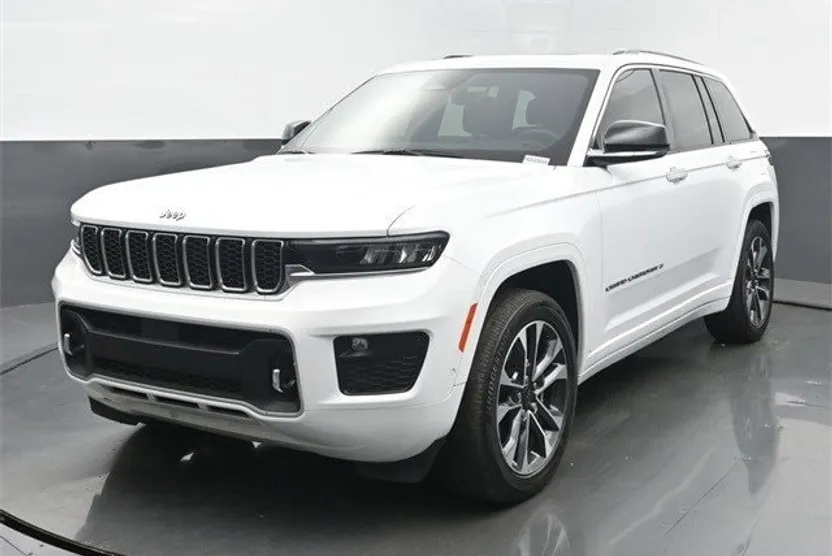 2023 Jeep Grand Cherokee Overland photo 1