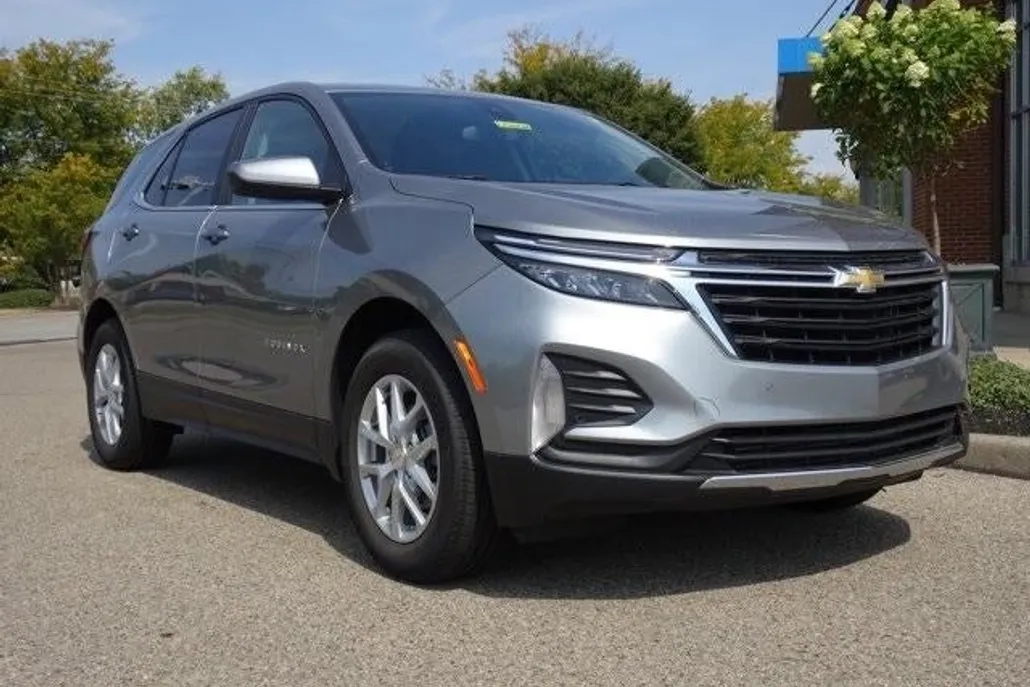 2023 Chevrolet Equinox LT photo 1