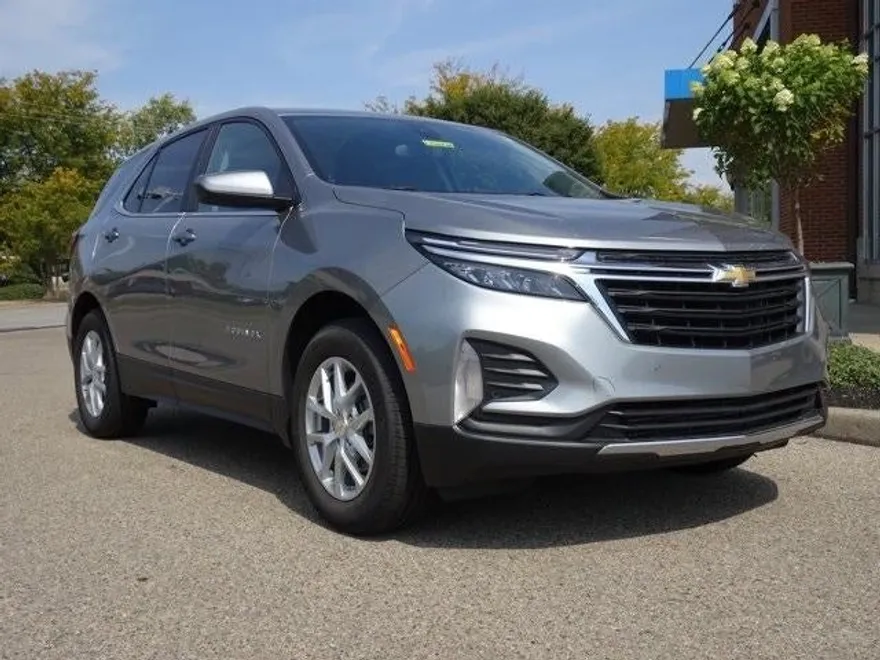 2023 Chevrolet Equinox LT photo 1