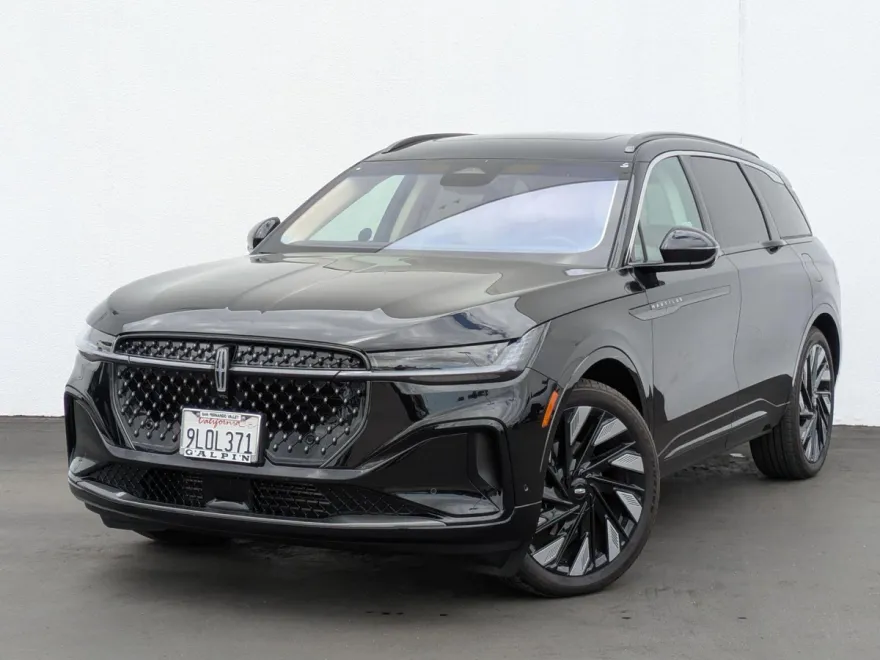 2024 Lincoln Nautilus Black Label photo 1