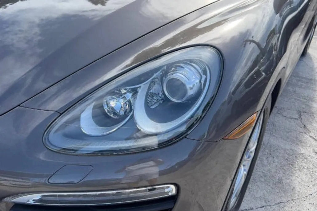 2012 Porsche Cayenne S Hybrid photo 1