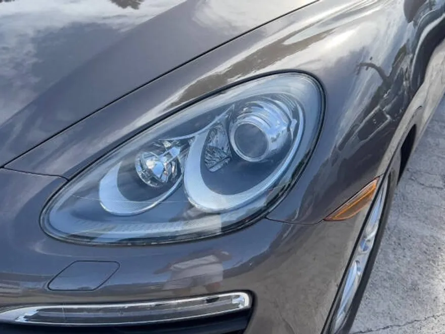 2012 Porsche Cayenne S Hybrid photo 1