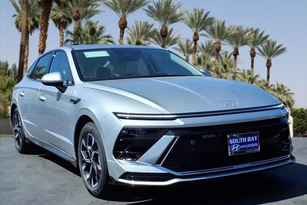 2025 Hyundai Sonata SEL photo 1