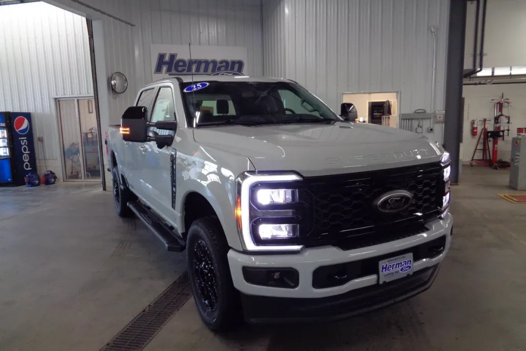 2025 Ford F-350 photo 1