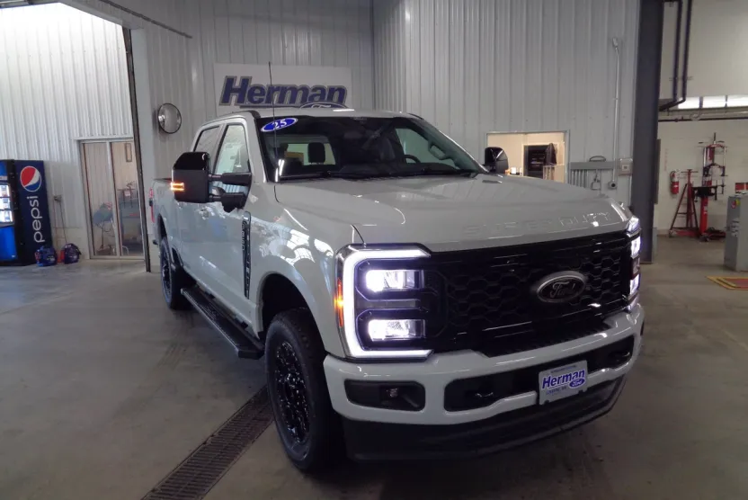 2025 Ford F-350 photo 1