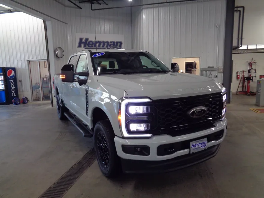 2025 Ford F-350 photo 1