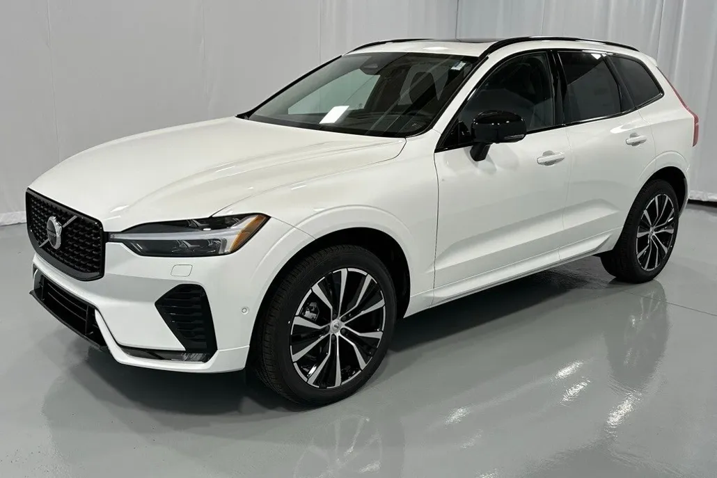 2025 Volvo XC60 B5 Plus photo 1