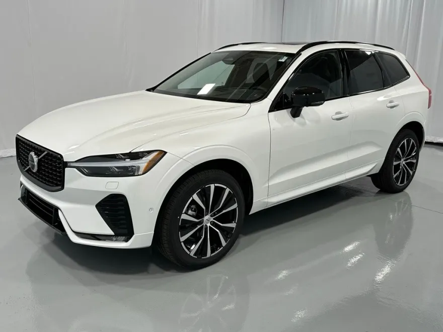 2025 Volvo XC60 B5 Plus photo 1