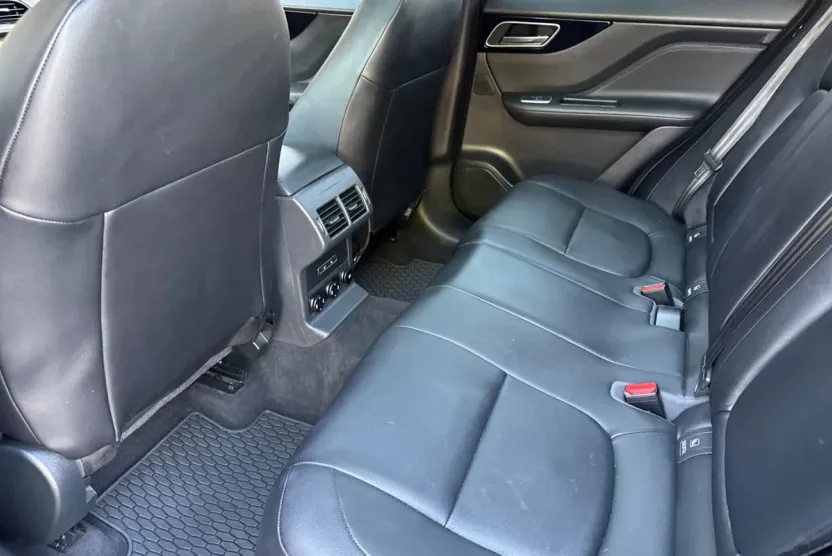 2019 Jaguar F-PACE Premium photo 1
