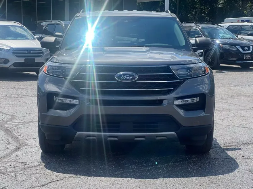 2023 Ford Explorer XLT photo 1