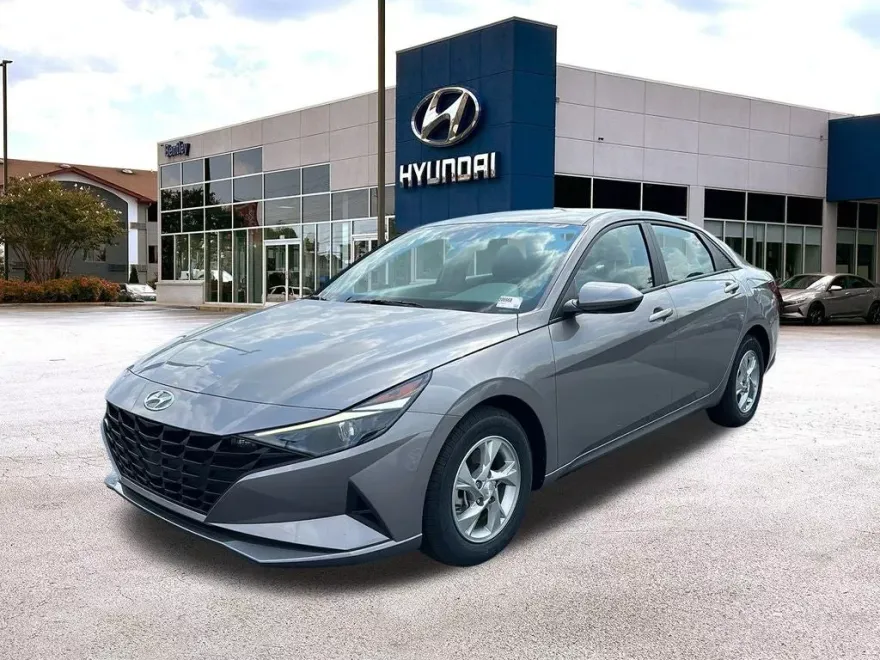 2023 Hyundai Elantra SE photo 1