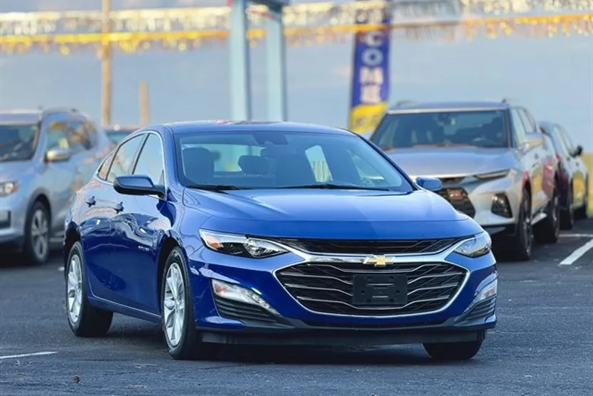 2023 Chevrolet Malibu 1LT photo 1