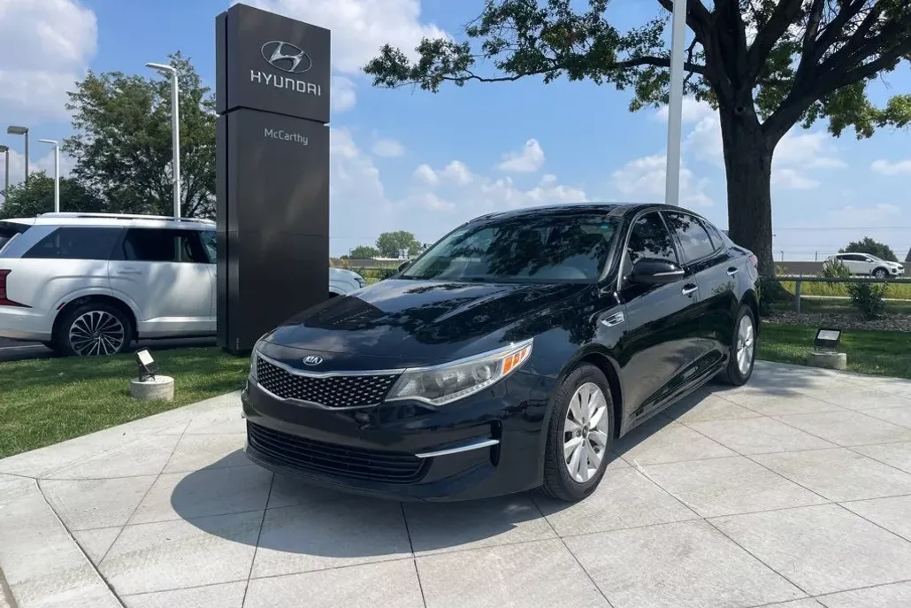 2018 Kia Optima EX photo 1