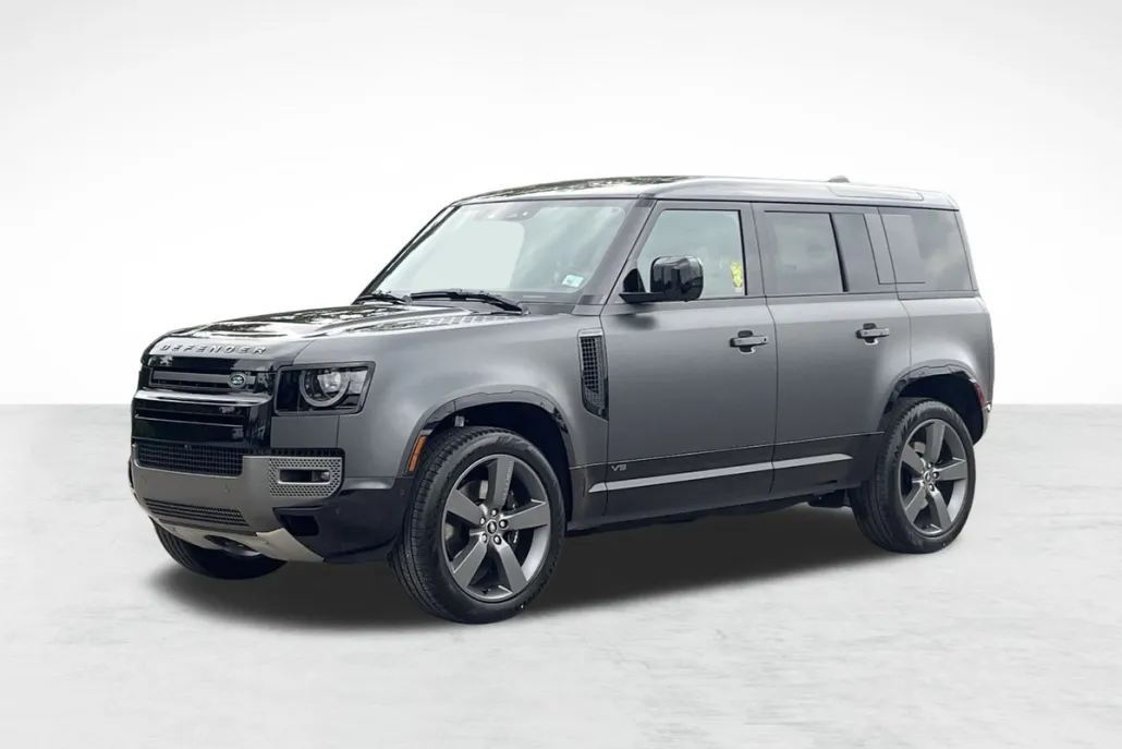 2025 Land Rover Defender 110 V8 photo 1