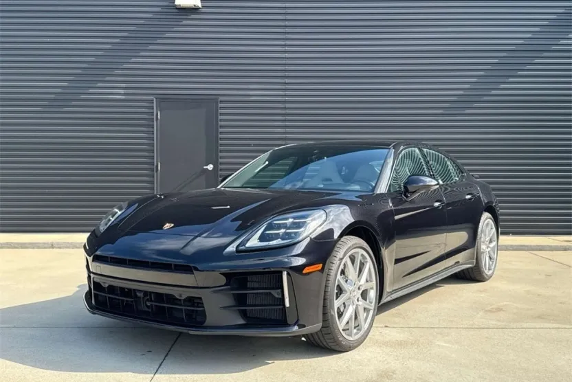 2024 Porsche Panamera 4 photo 1