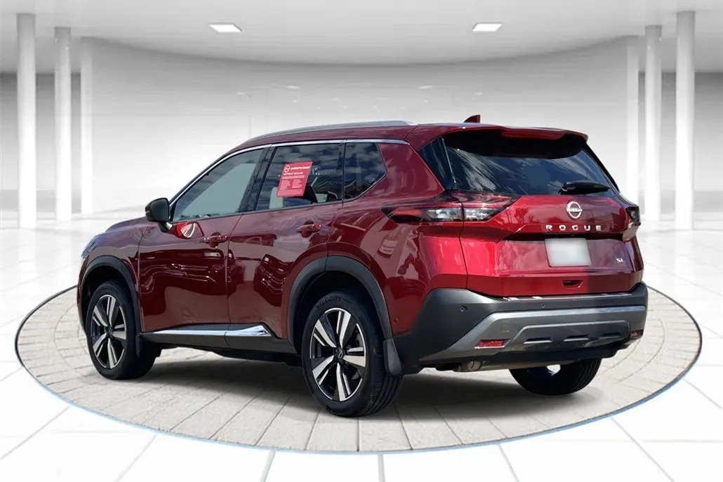 2023 Nissan Rogue SL photo 1