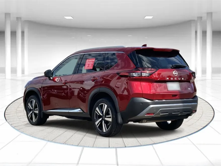 2023 Nissan Rogue SL photo 1