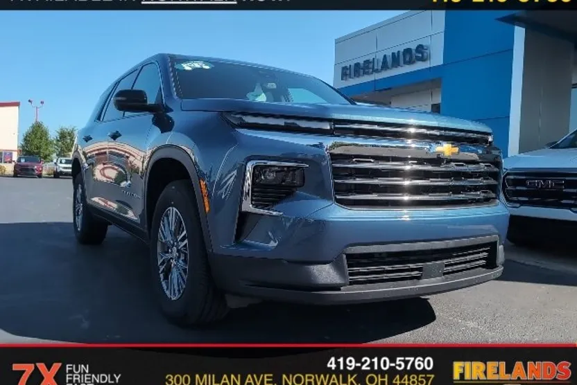 2025 Chevrolet Traverse photo 1