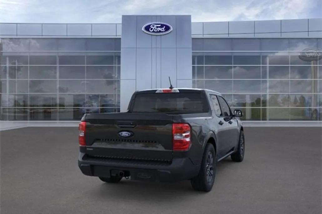 2025 Ford Maverick XLT photo 1