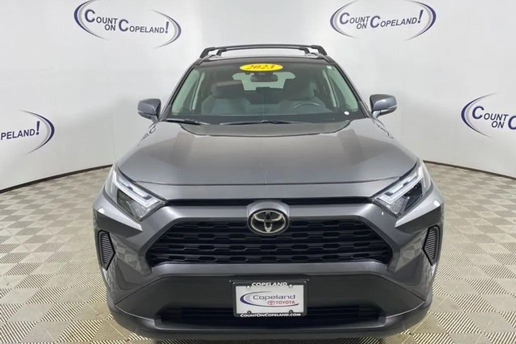 2023 Toyota RAV4 XLE photo 1