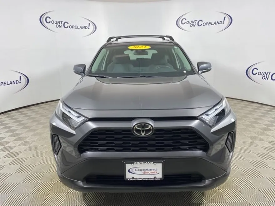2023 Toyota RAV4 XLE photo 1