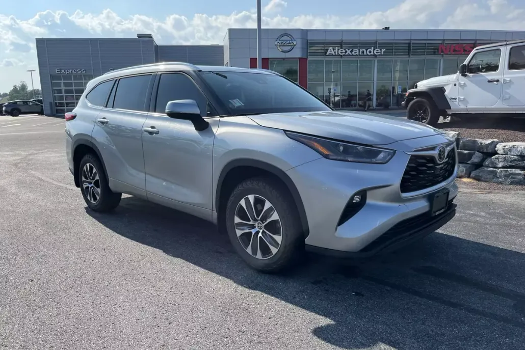 2021 Toyota Highlander XLE photo 1