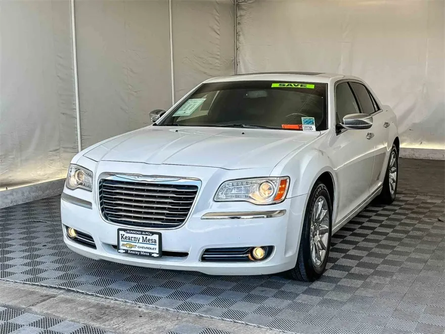 2013 Chrysler 300 C photo 1